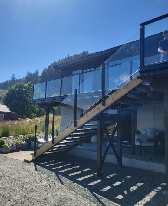 Glassmester i Florø: Kvalitetsløsninger for kystklima og moderne uterom